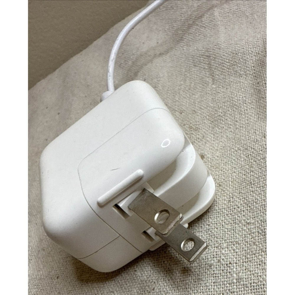 Apple 12w USB Charger Adapter for iPhones with lightning cable included‎ - Picture 2 of 7